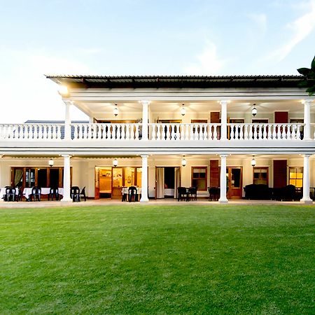 Or Tambo Guest House Кемптън Парк Екстериор снимка