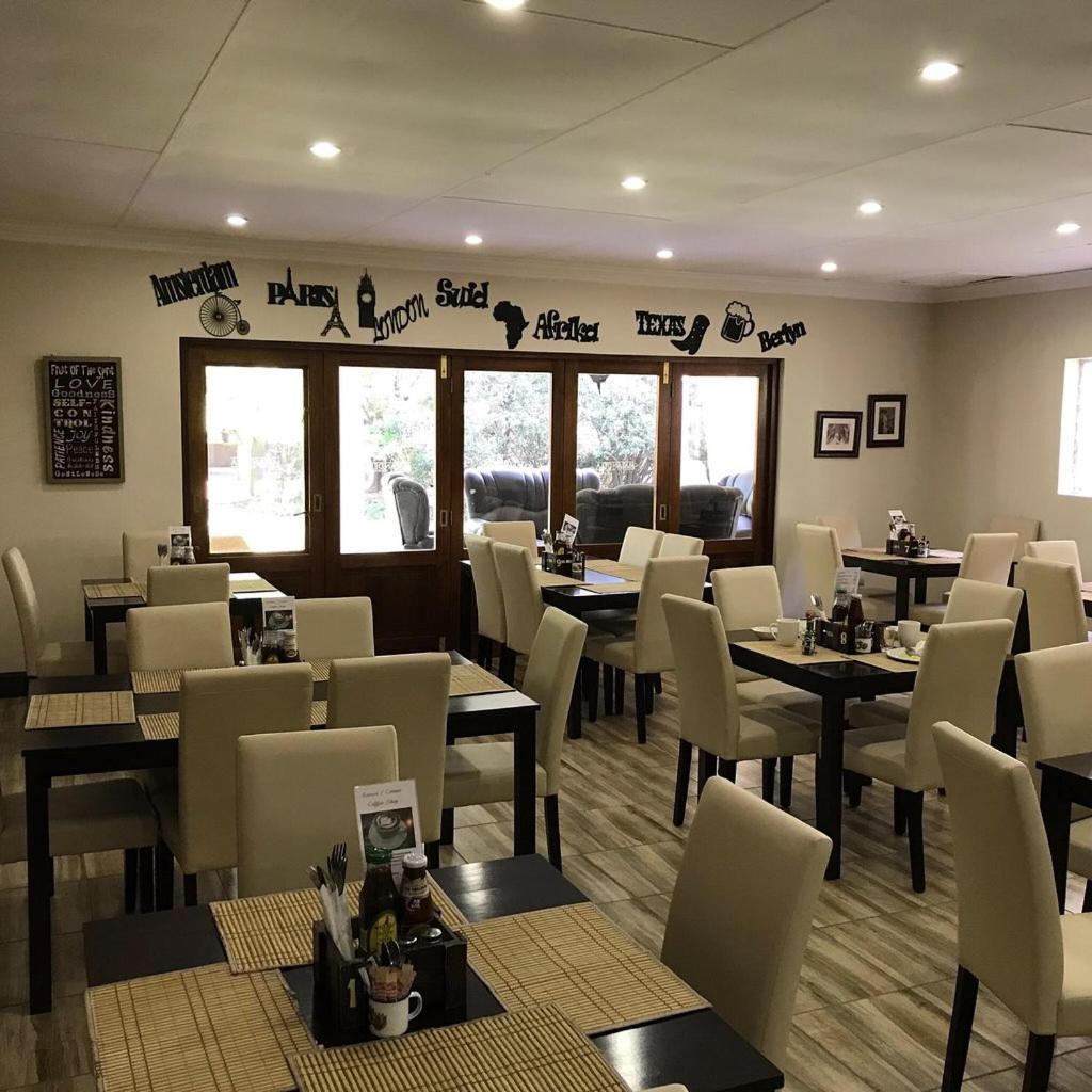 Or Tambo Guest House Кемптън Парк Екстериор снимка