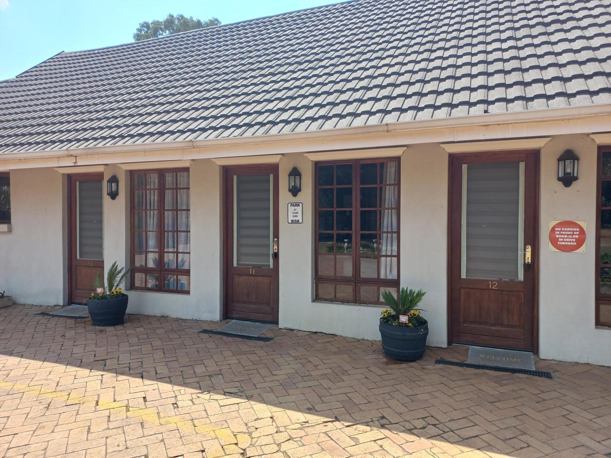 Or Tambo Guest House Кемптън Парк Екстериор снимка