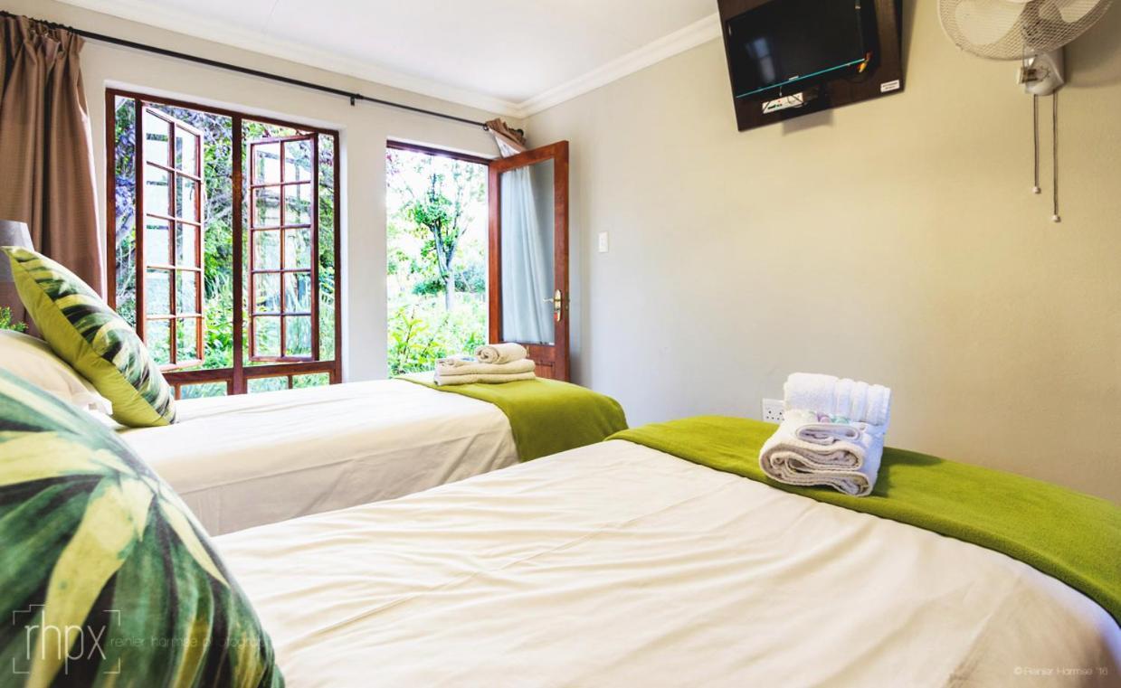 Or Tambo Guest House Кемптън Парк Екстериор снимка