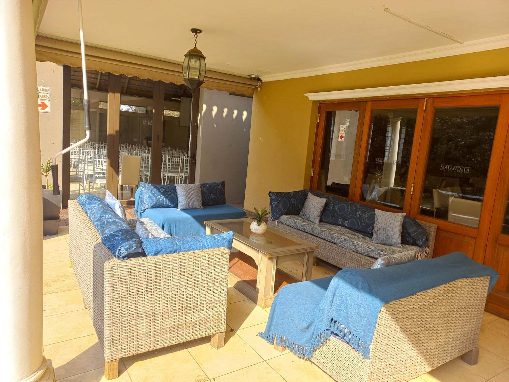 Or Tambo Guest House Кемптън Парк Екстериор снимка