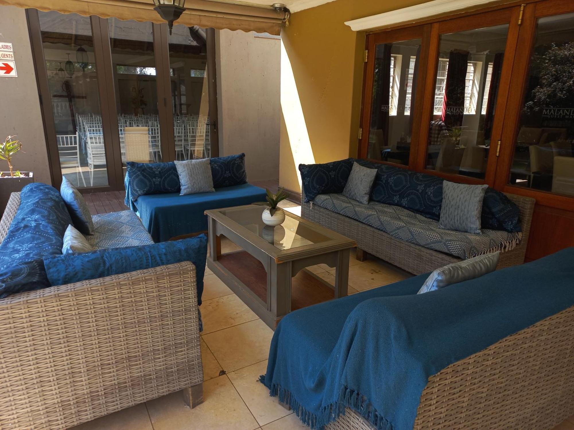 Or Tambo Guest House Кемптън Парк Екстериор снимка