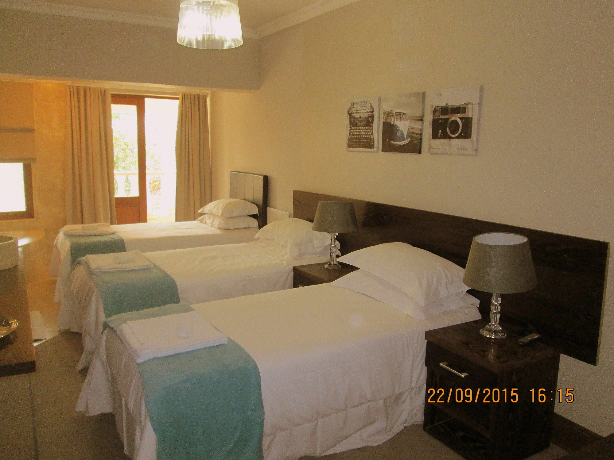 Or Tambo Guest House Кемптън Парк Екстериор снимка